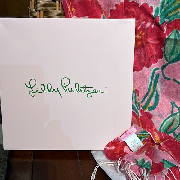 Lilly Pulitzer lilies print silk/ cashmere scarf. Never worn, in original box. - Picture 5 of 5